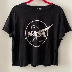 Cute NASA black shirt-sleeved shirt!